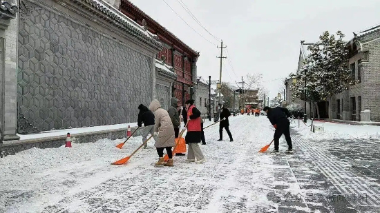 睢阳区古城街道：清雪除冰护民生 贴心服务暖人心