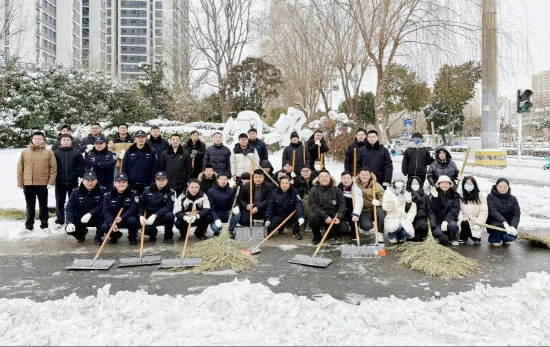 清雪除冰保畅通 睢阳法院在行动