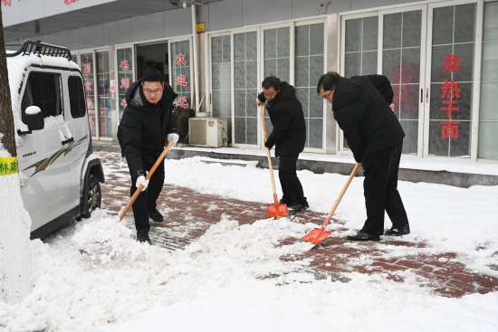 破冰行动!社旗县法院全力保障群众出行安全
