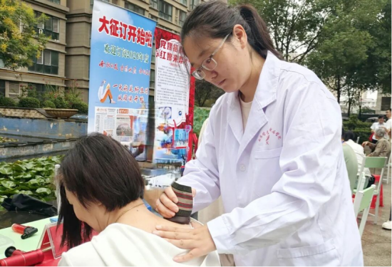 南阳宛城区:“志愿红”携手“中医绿” 绘就民生健康暖画卷