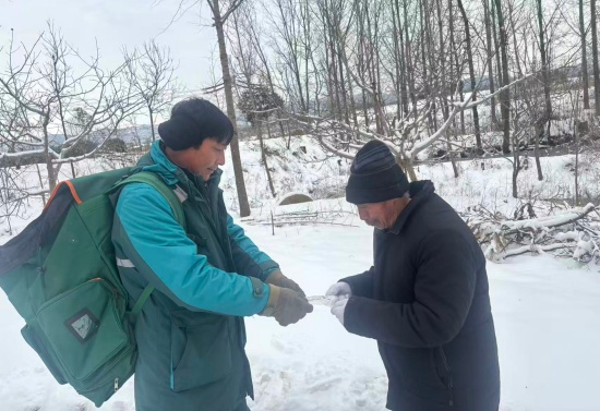 深山信使何刘猛:二十载坚守,三十万公里邮路串起乡村振兴梦