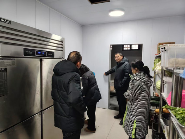 邓州市小杨营镇：风雪送温暖 温情暖民心  