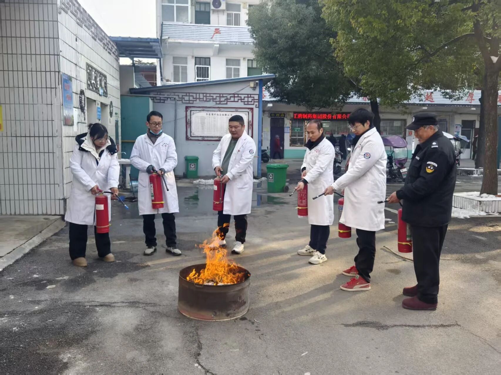 内乡县赤眉镇卫生院开展冬季消防安全专项演练