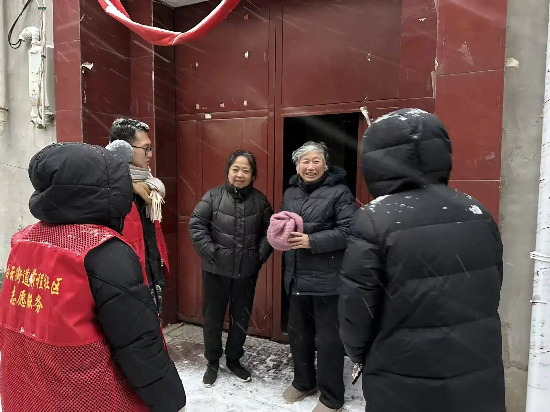 直通基层 | 白云街道：寒冬踏雪走村巷，情暖困难老人心