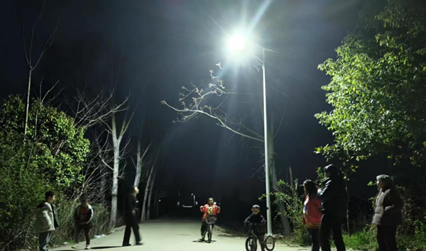 邓州市岗上村：推进“亮化工程” 优化营商环境