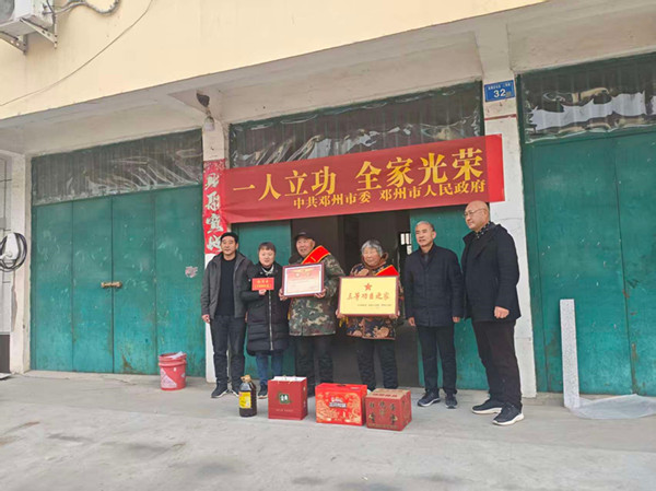 邓州市张楼乡：喜报盈门暖军心 尊崇致敬守护者 