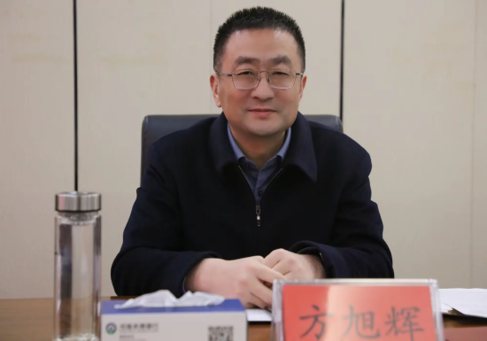 河南农商银行南阳中心支行党委书记、行长方旭辉一行深入邓州支行调研指导工作