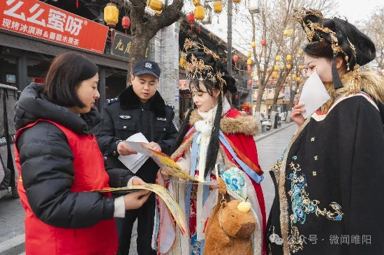 商丘市应急管理局开展春节安全宣传进乡村活动