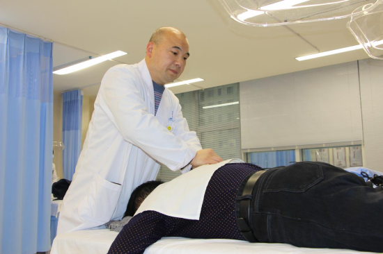 南阳宛城中医院：“健康前哨”开进华鑫苑