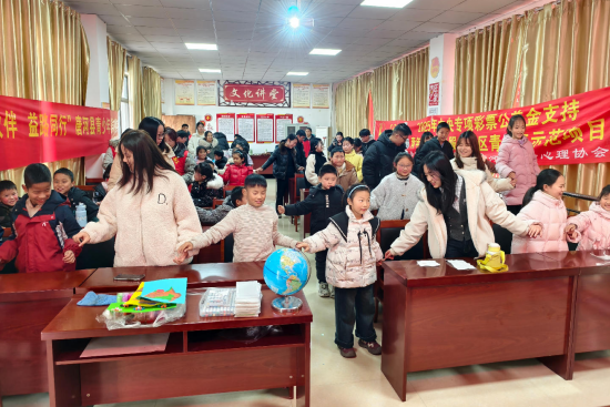 唐河县泗洲街道举办“伙伴领航站”青少年陪伴辅导活动