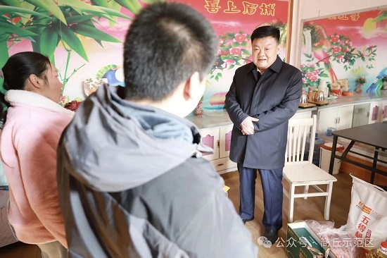 示范区党工委书记、豫商经济技术开发区党工委副书记、管委会主任张峰开展春节前走访慰问活动