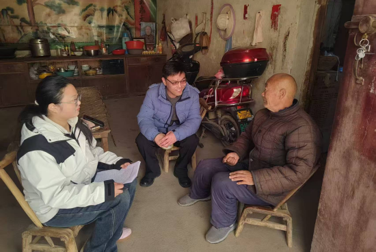 内乡县赵店乡：岁末关怀传党情 节前慰问暖人心