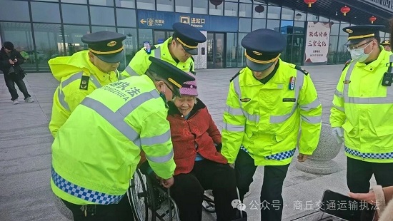 商丘交通运输执法温情护航春运路