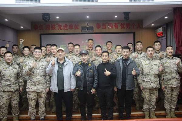 邓州市：萨克斯声暖军营 共谱鱼水深情曲