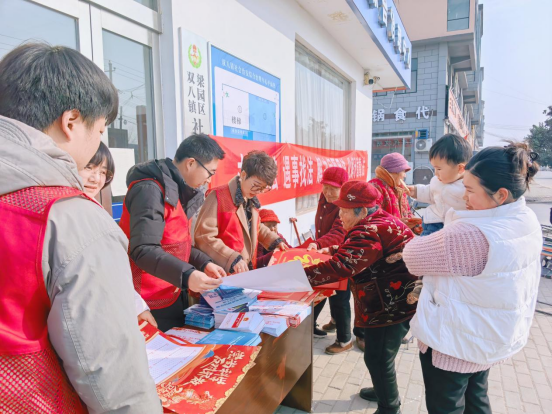 梁园区双八镇：春联挂历送祝福 反诈宣传护平安