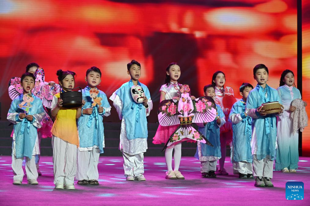 Various extracurricular activities available for students across China during wi