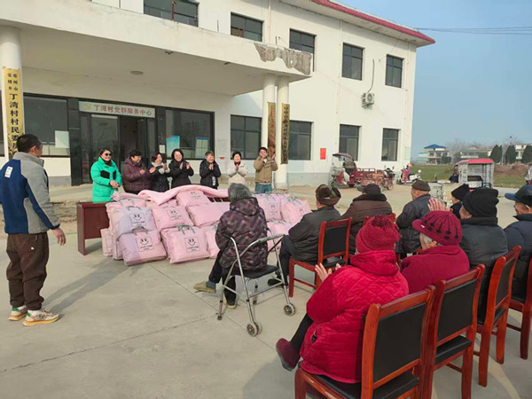 邓州市张楼乡：情暖高龄老人 爱心传递温情 