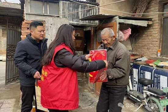 睢阳区古城街道:寒冬送暖传文明 墨香联红迎新春
