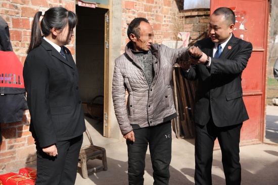 图1为法官关心询问案件当事人身体情况