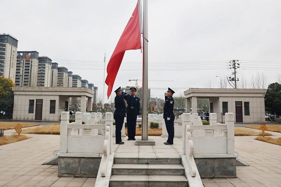 新年新气象 奋进正当时——睢阳区法院举行节后升旗仪式