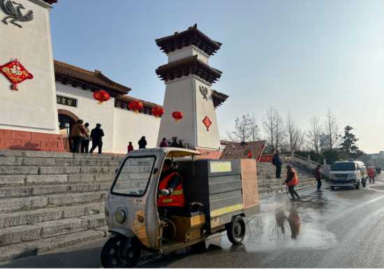 南阳宛城区:春节环卫不“打烊” 坚守岗位“春洁”