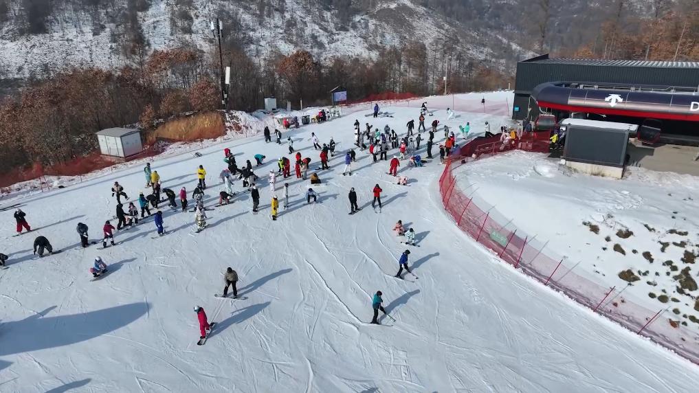 冰雪“冷资源”带动全域“热经济”:从“文旅链”到“IP热”