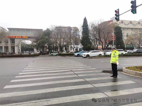 商丘市区路口 “安全喇叭” 上线!商丘交警守护返岗出行路