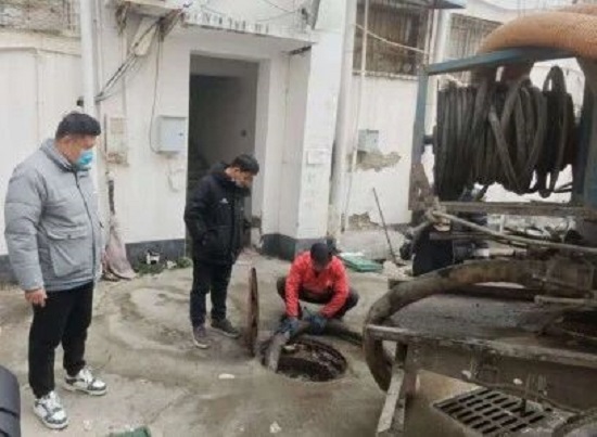 商丘市梁园区前进街道:疏通管道解民忧 暖心服务显担当