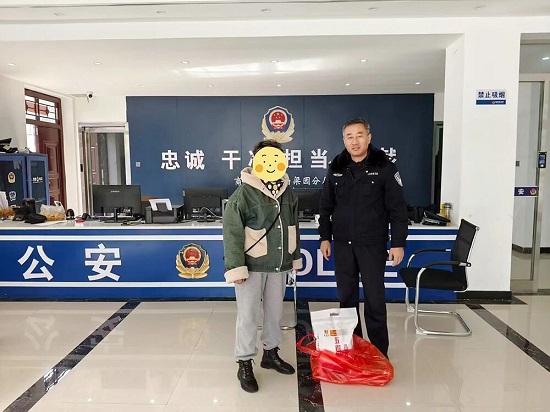 商丘市公安局梁园分局陇海派出所:一袋面粉暖警心 点滴小事见真情