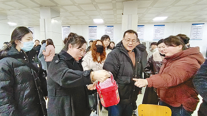 驿城区举行2026年就业援助季专场招聘活动