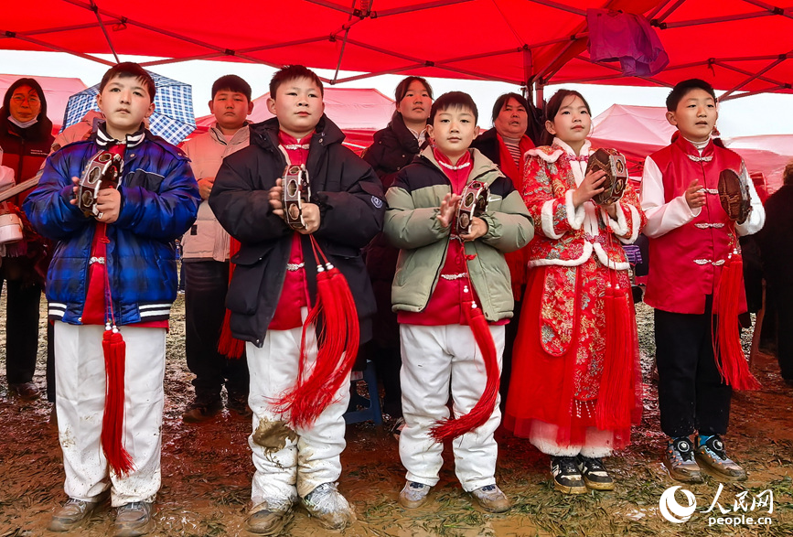 河南宝丰：泥泞中的曲艺盛宴