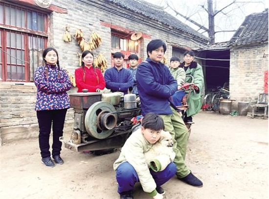 瞧这一家子 （新春走基层）——王老五的八十年代，用镜头“打捞”一个时代的乡村记忆