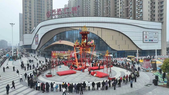 商丘市梁园区:舞狮闹元宵 共绘团圆景