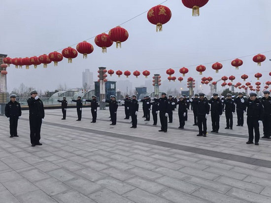 晨练砺精兵 手势护畅通