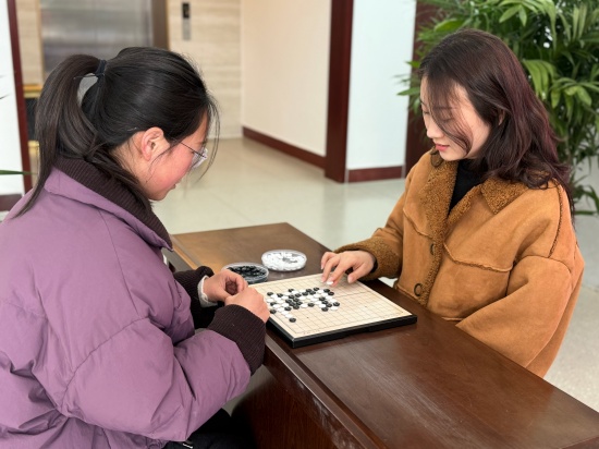 南阳高新区法院举办趣味元宵活动