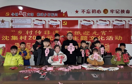 商丘市梁园区李庄镇:乡贤传艺送非遗 剪纸润心暖乡村