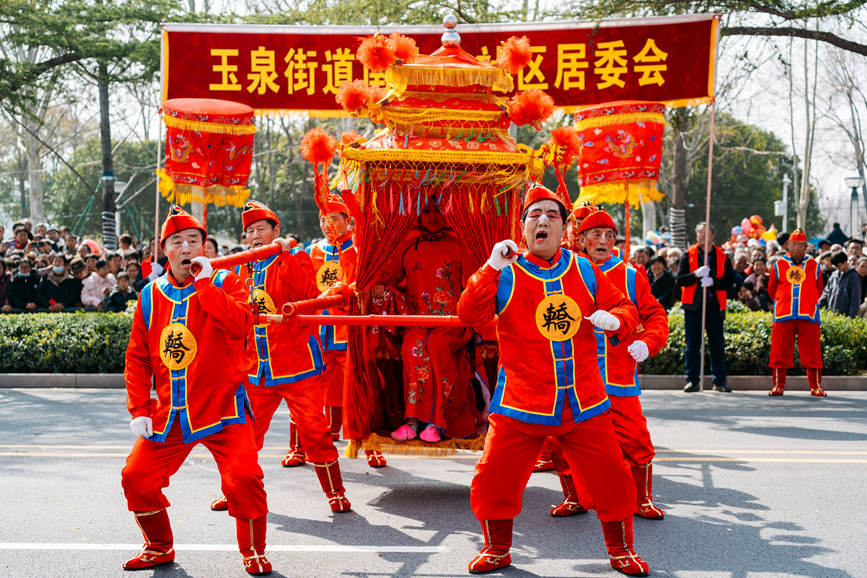 骐骥开泰乐元宵 愚公故里庆华年