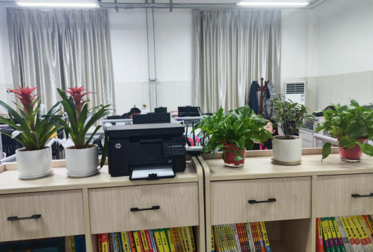 鹤壁市致远中学开展开学“文明处室”检查：营造温馨和谐育人环境