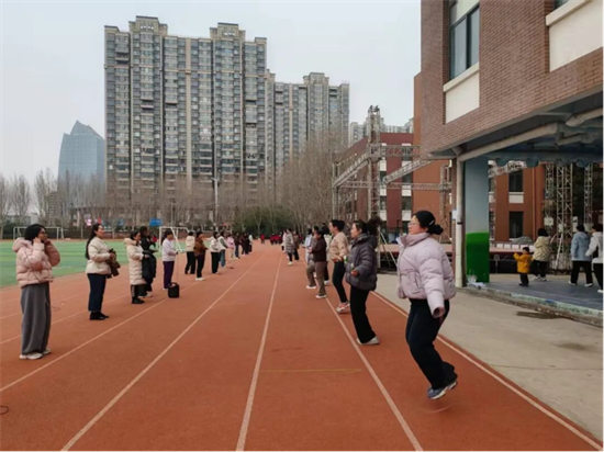 绳彩飞扬 魅力巾帼——鹤壁市致远小学庆“三八”妇女节教职工跳绳比赛活动