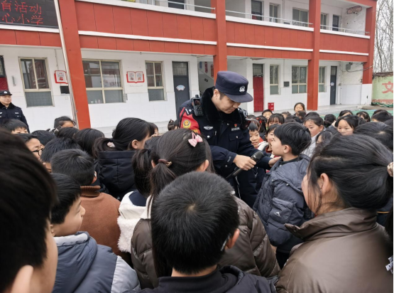 鹤壁市示范区石佛寺中心小学开展铁路安全教育专题活动