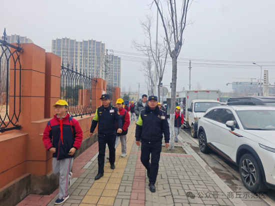 商丘市示范区综合行政执法局：护航开学季 守护上学路
