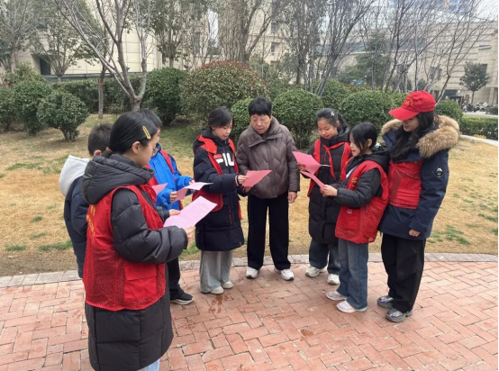 鹤壁市致远小学开展文明餐桌主题宣传活动