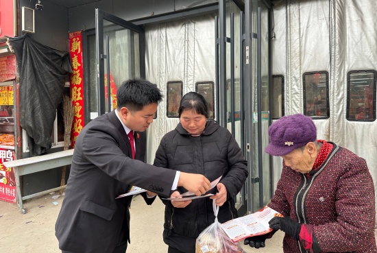 邓州市法院：法治春风拂面来 倾心守护“她”权益