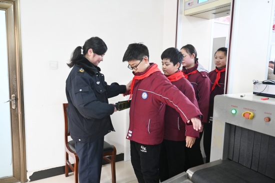 社旗县法院：“公众开放日”迎来“开学法治第一课”特殊体验官