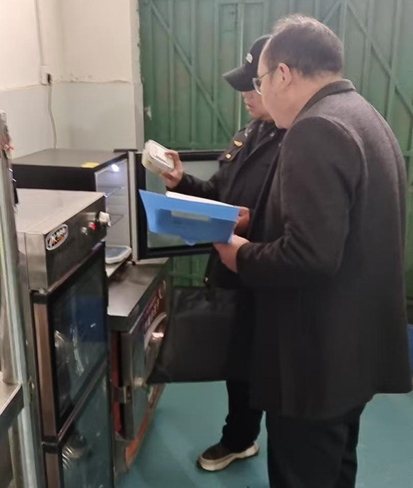 邓州市夏集镇市场监管所：守牢食安底线 护航营商环境