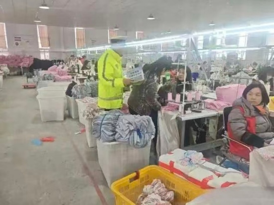 交通安全“织”入人心,商丘交警进纺织厂送平安