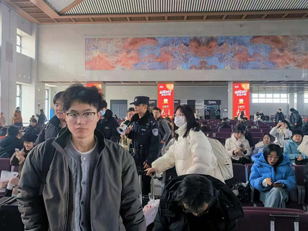河南郑州铁路公安处禹州站派出所： 春运来往守护忙  旅客心里暖洋洋
