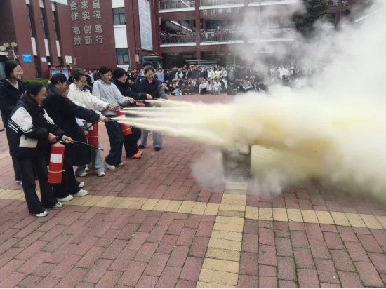 鹤壁市致远中学开展2026年春季消防疏散逃生演练
