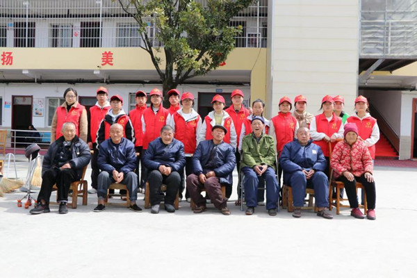 邓州市陶营镇开展敬老院志愿服务活动