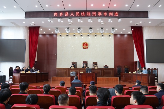 内乡县法院邀请公安干警旁听庭审 刑民兼顾提升办案质效